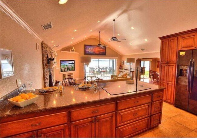 Building Photo - Lakefront - Auburndale