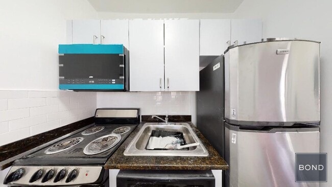 Building Photo - 160 W 73rd St