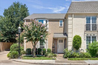 Building Photo - 671 N Post Oak Ln