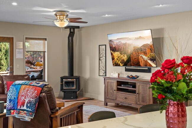 Foto del edificio - 77 Wild Horse Mesa Dr