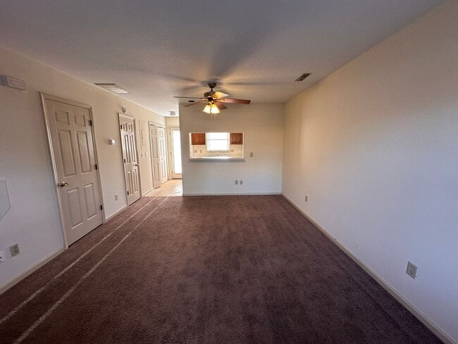 Foto del edificio - 2 Bed 1.5 Bath Town House