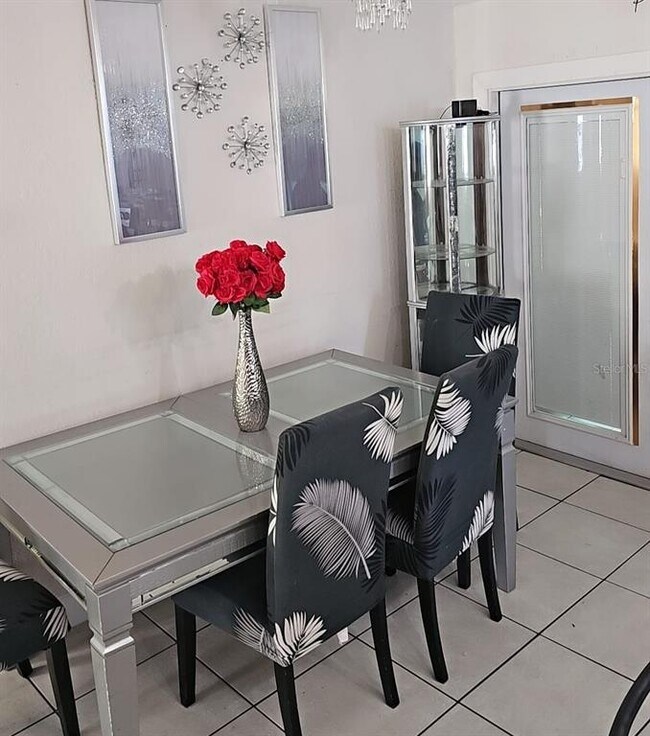 Building Photo - 553 Robin Hill Cir