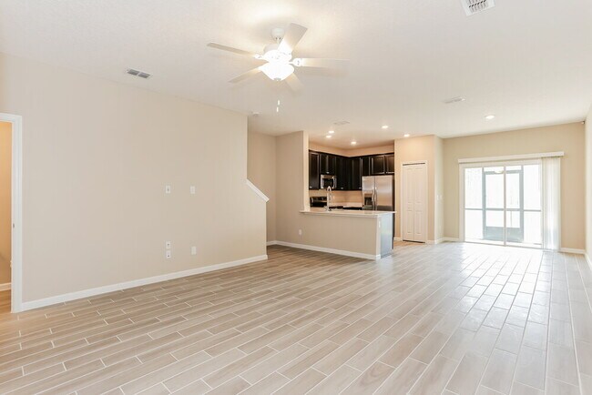 Foto del edificio - 503 Cherry Ridge Dr