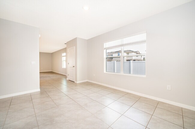 Building Photo - 1500 Quinta Rd