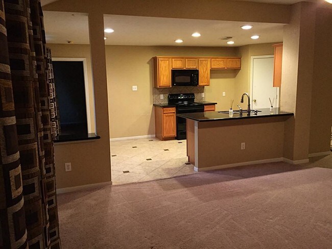 Foto del edificio - 1914 MacKenzie Way