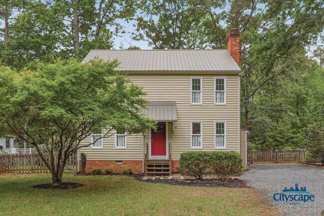 Foto del edificio - Charming Farmhouse-style Home Adjacent to Huguenot Park!