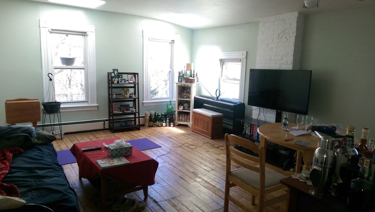 Primary Photo - Beautiful Property Steps from Yale