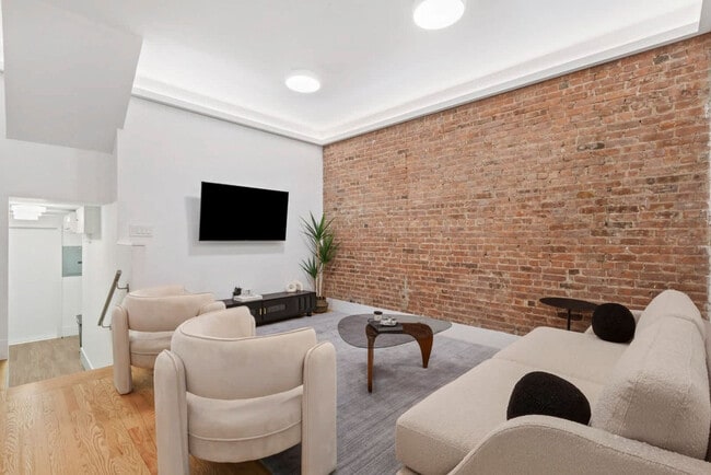 Foto del edificio - 125 E 83rd St