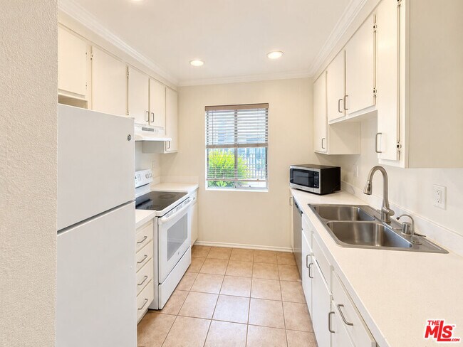 Foto del edificio - 7101 Summertime Ln