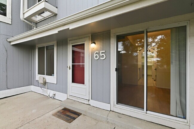 Foto del edificio - $1,645.95, 2 bed, 1.5 bath, located in Lakewood with Washer and Dryer