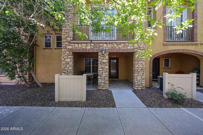 Foto del edificio - 2434 E Roma Ave