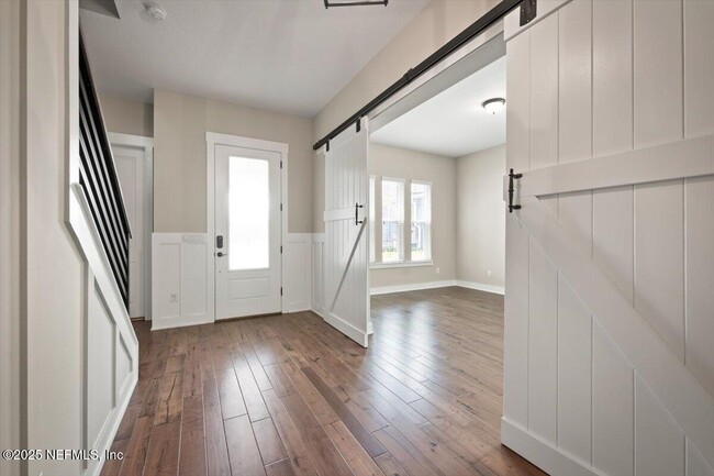 Building Photo - 305 Seahill Dr