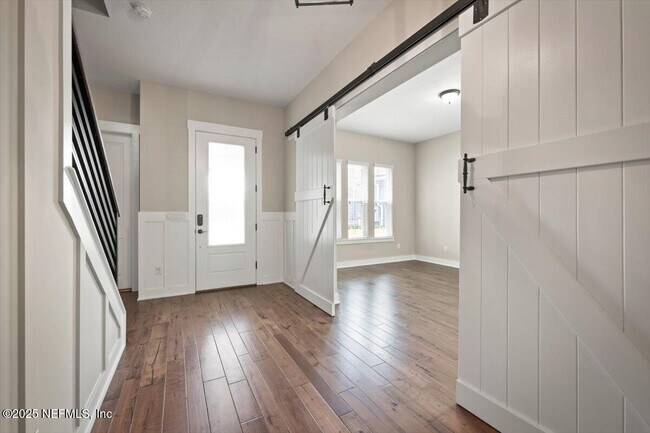Building Photo - 305 Seahill Dr