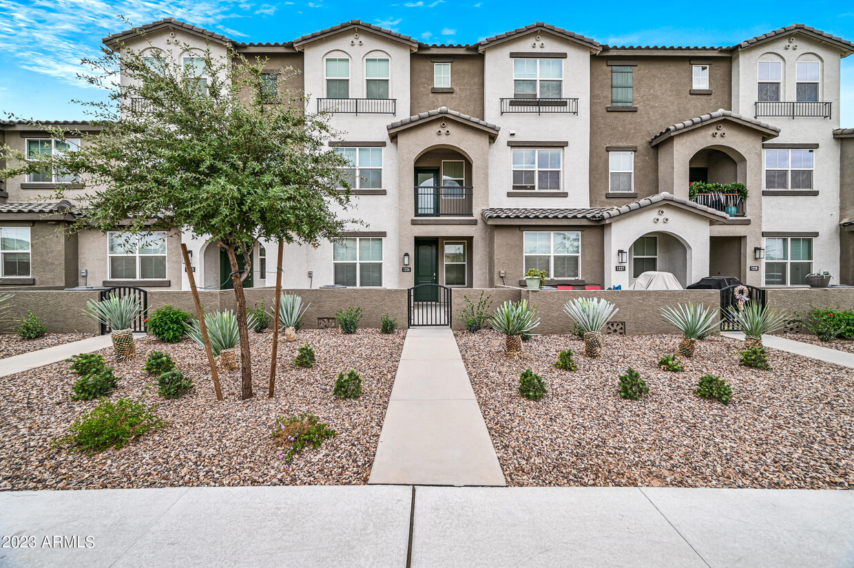 1255 N Arizona Ave, Chandler, AZ 85225 - Townhome Rentals in Chandler ...