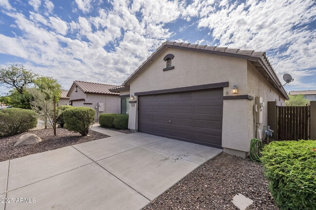 Building Photo - 40035 N Patriot Way