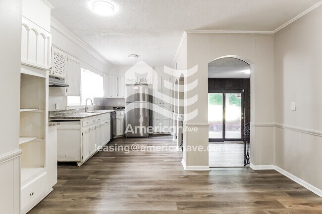 Foto del edificio - 620 Glen Crest Dr