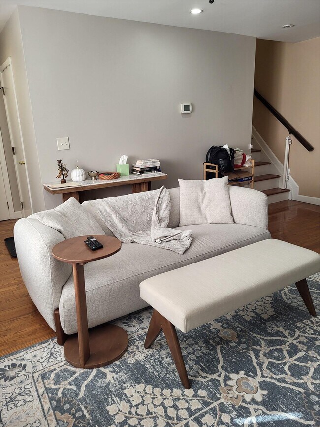 Foto del edificio - 79 Winchester Ave