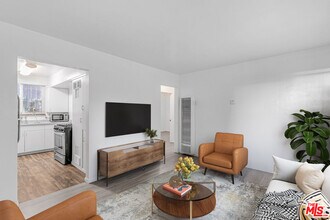 Building Photo - 717 Ocean Front Walk