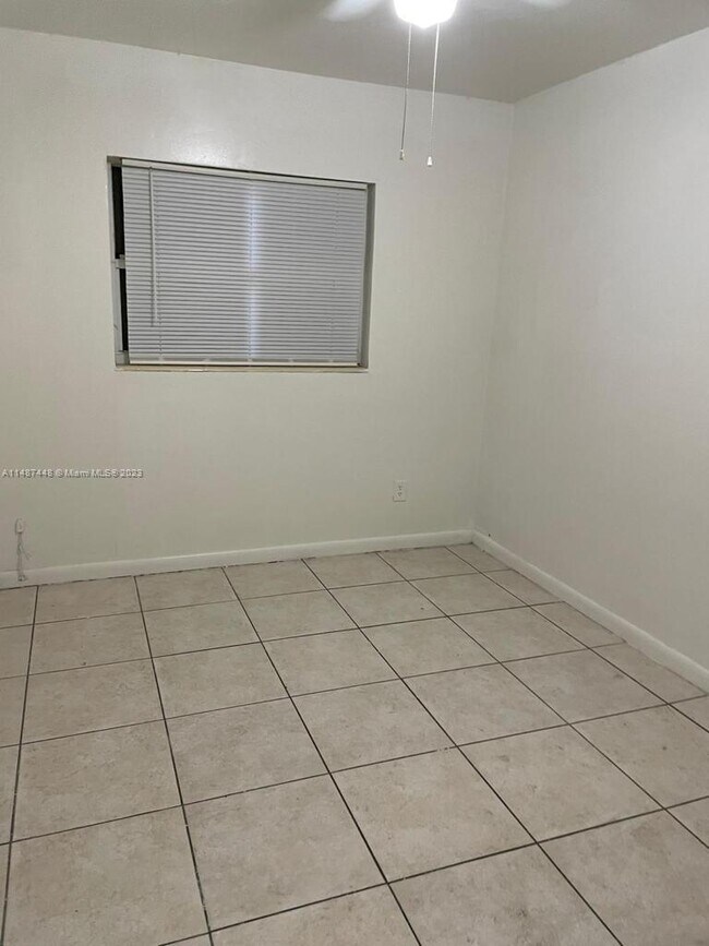 Foto del edificio - 905 NW 24th Ave