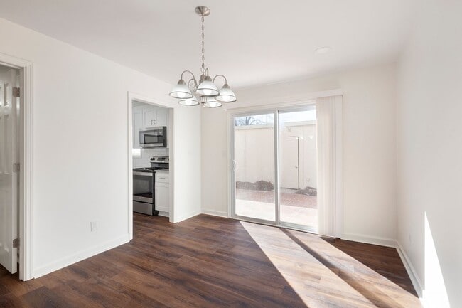 Building Photo - 330 Winding River Dr