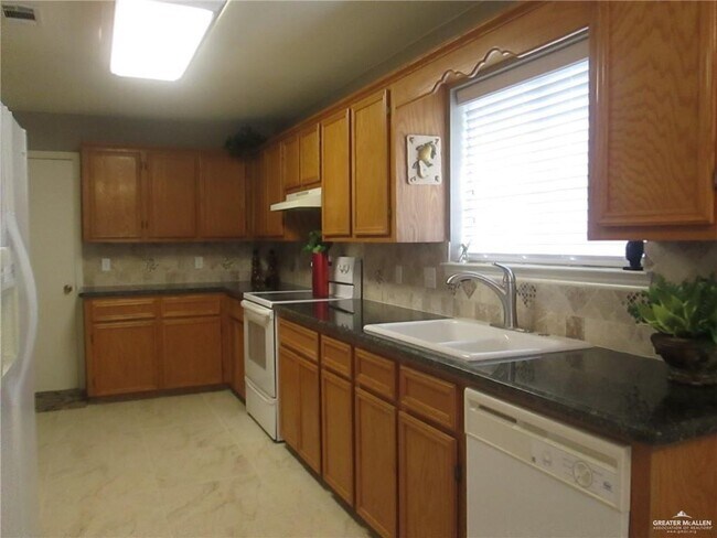 Foto del edificio - 2308 E 20th St