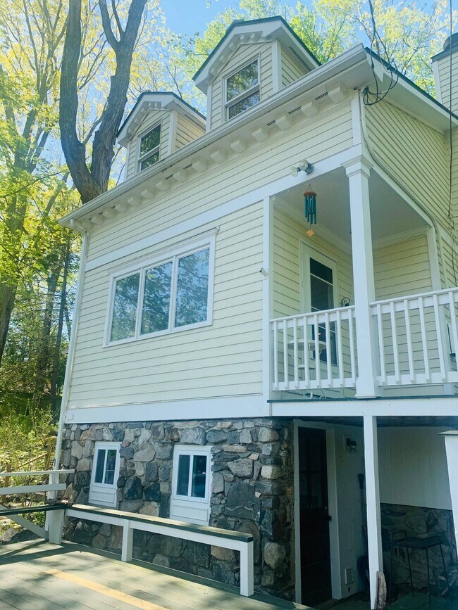 View of the cottage from the front (2 decks) - 4 Mohawk Trl