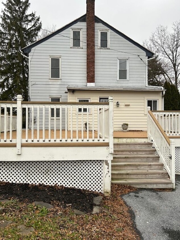 Primary Photo - 4 bedroom 1.5 bath farmhouse