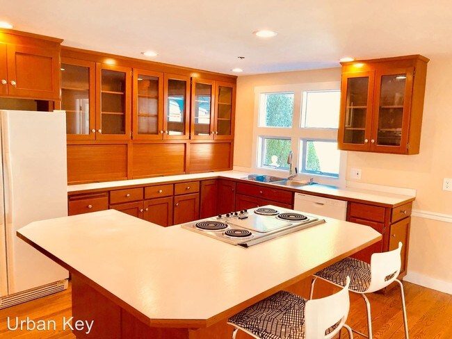 Foto del edificio - 10254 Marine View Dr SW