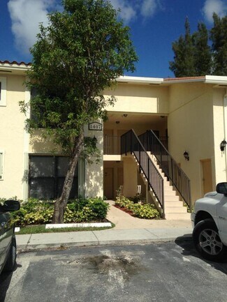 Building Photo - 1447 Lake Crystal Dr
