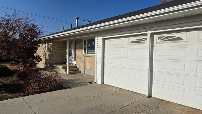 Building Photo - 905 Charlton Cir