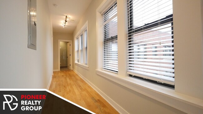 Foto del edificio - 2209 W Eastwood Ave