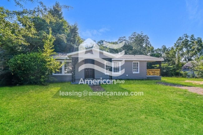 Building Photo - 1821 17th Ave E