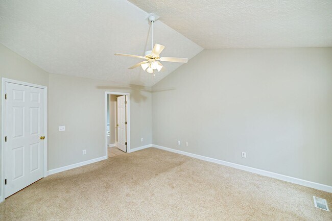 Building Photo - 10 Hampshire Ln