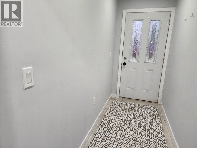 Photo du bâtiment - 120B 120b Ave