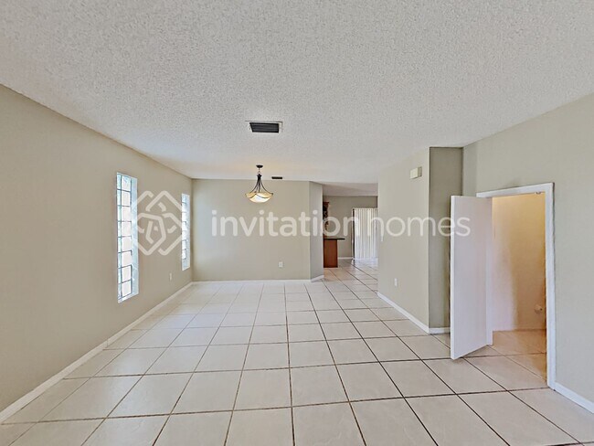 Foto del edificio - 2450 NW 72nd Ave