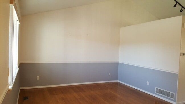 Building Photo - 1313 Laurel Ct