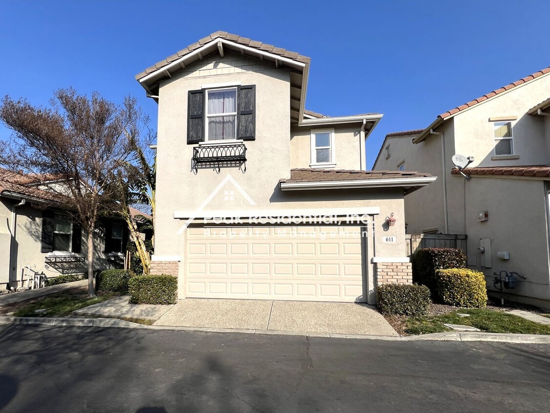 Foto principal - North Natomas 3bd/2.5ba House with 2 Car G...