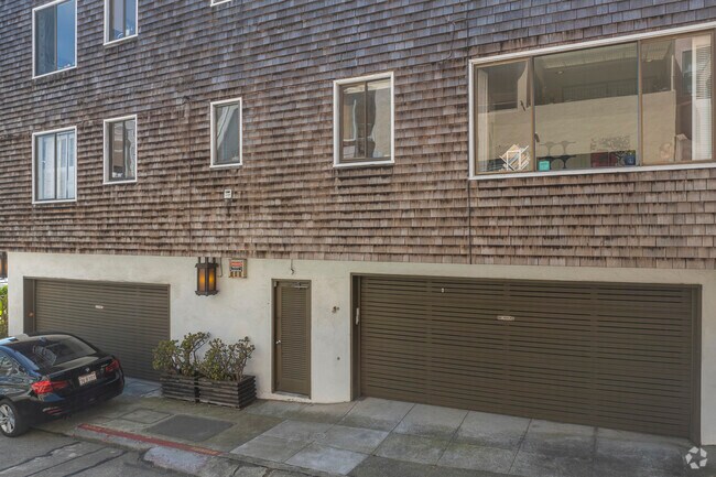 Parking Garage - 55 Bret Harte Ter