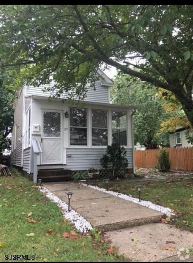 Building Photo - 23 E Bayview Ave