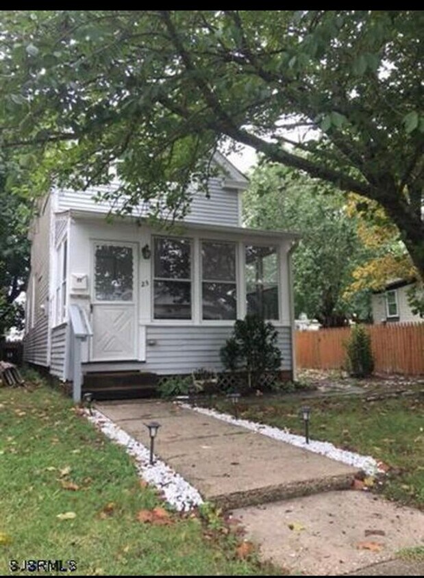 Foto principal - Charming 2 bedroom 1 bathroom, recently re...