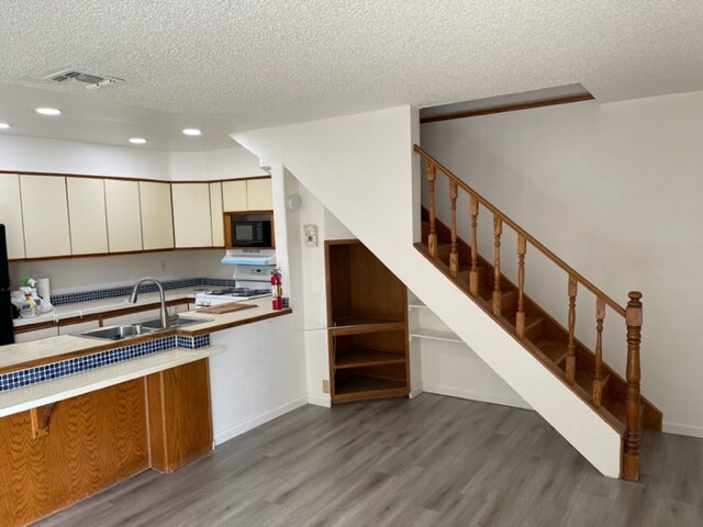 Foto principal - 5820 Walerga Rd