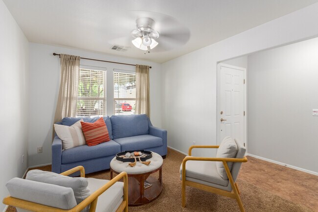 Foto del edificio - 1069 E Kelsi Ave
