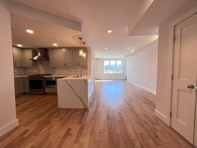 Building Photo - 50 Hichborn St