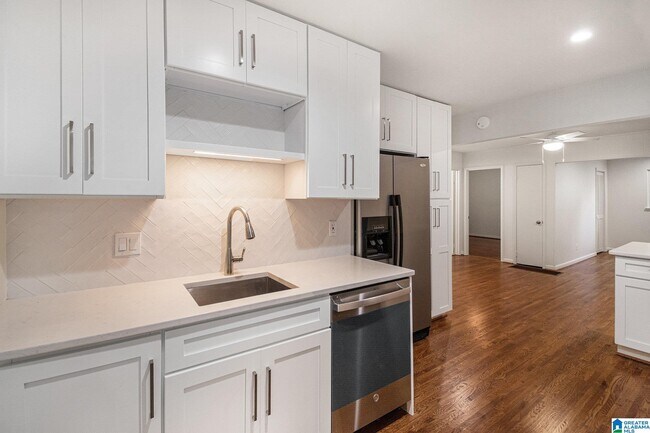Foto del edificio - 545 Edgecrest Cir