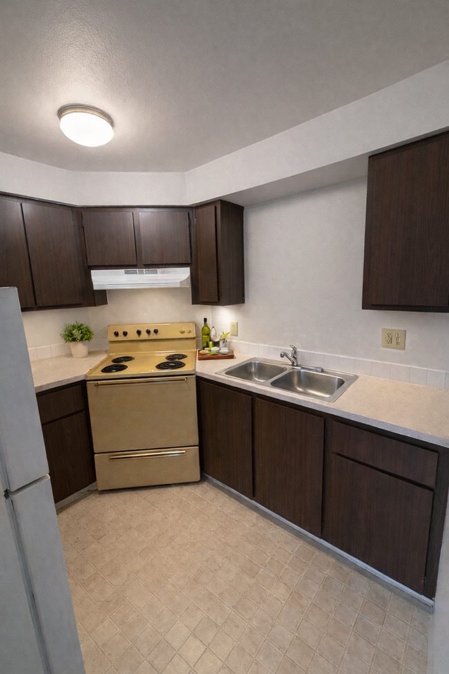 Building Photo - 508 E Mission Ave