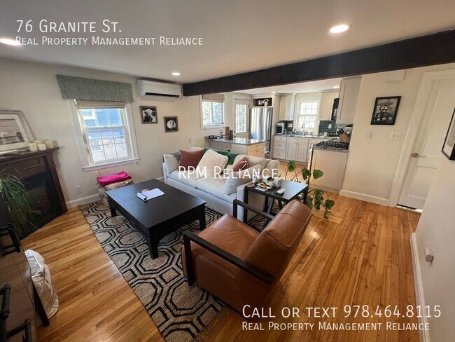 Foto del edificio - Charming 4-Bedroom Home with Brand New Mas...