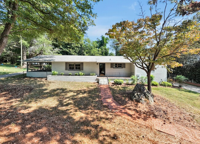Building Photo - 316 Hillsboro St