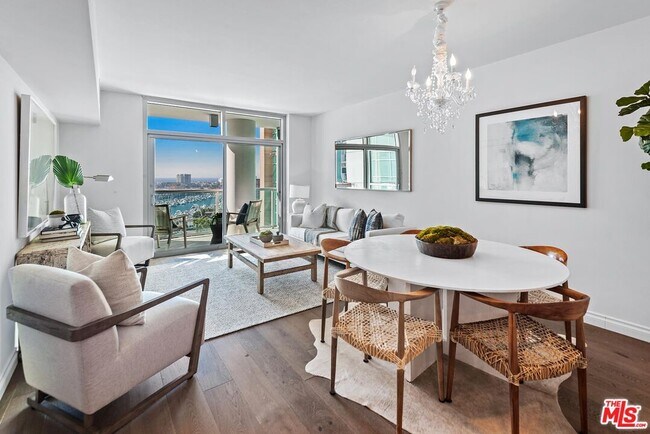 Building Photo - 13700 Marina Pointe Dr