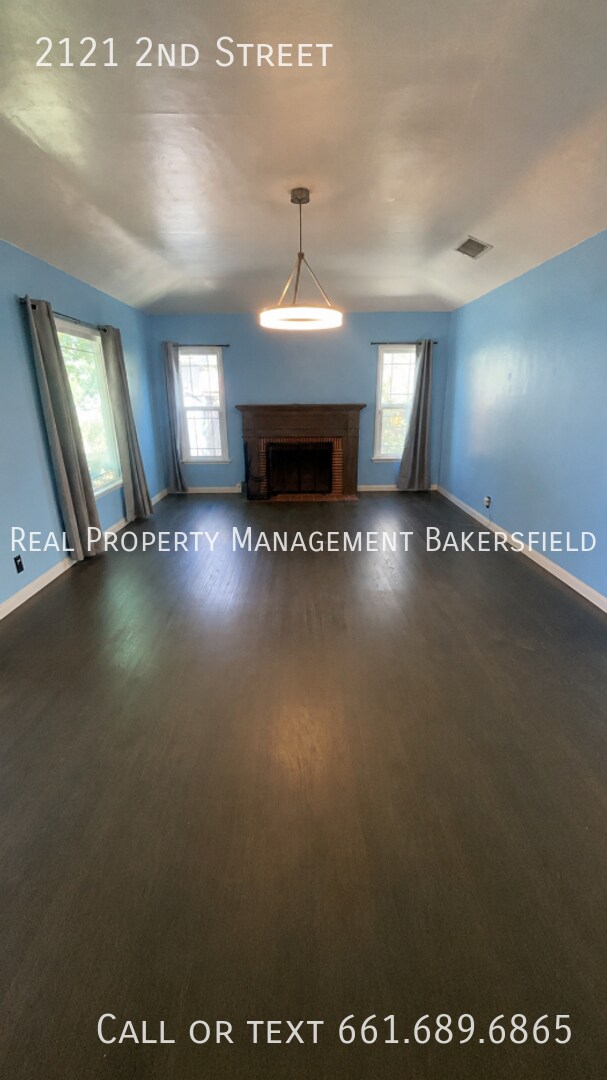 Building Photo - 2121 2nd St