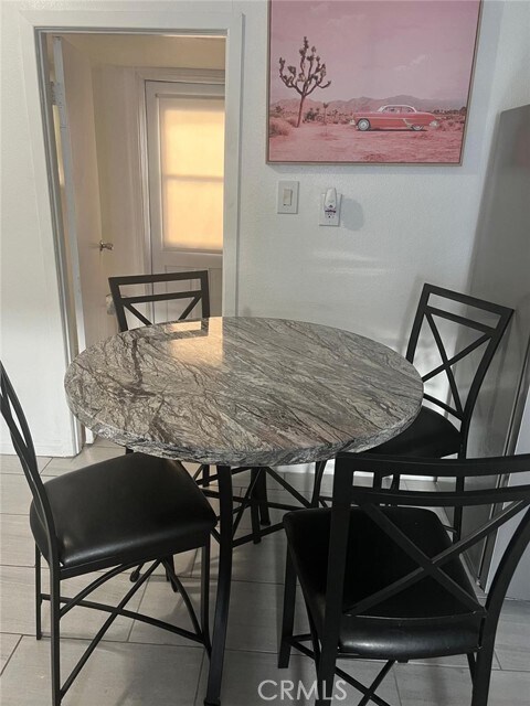 Foto del edificio - 9725 Belmont St